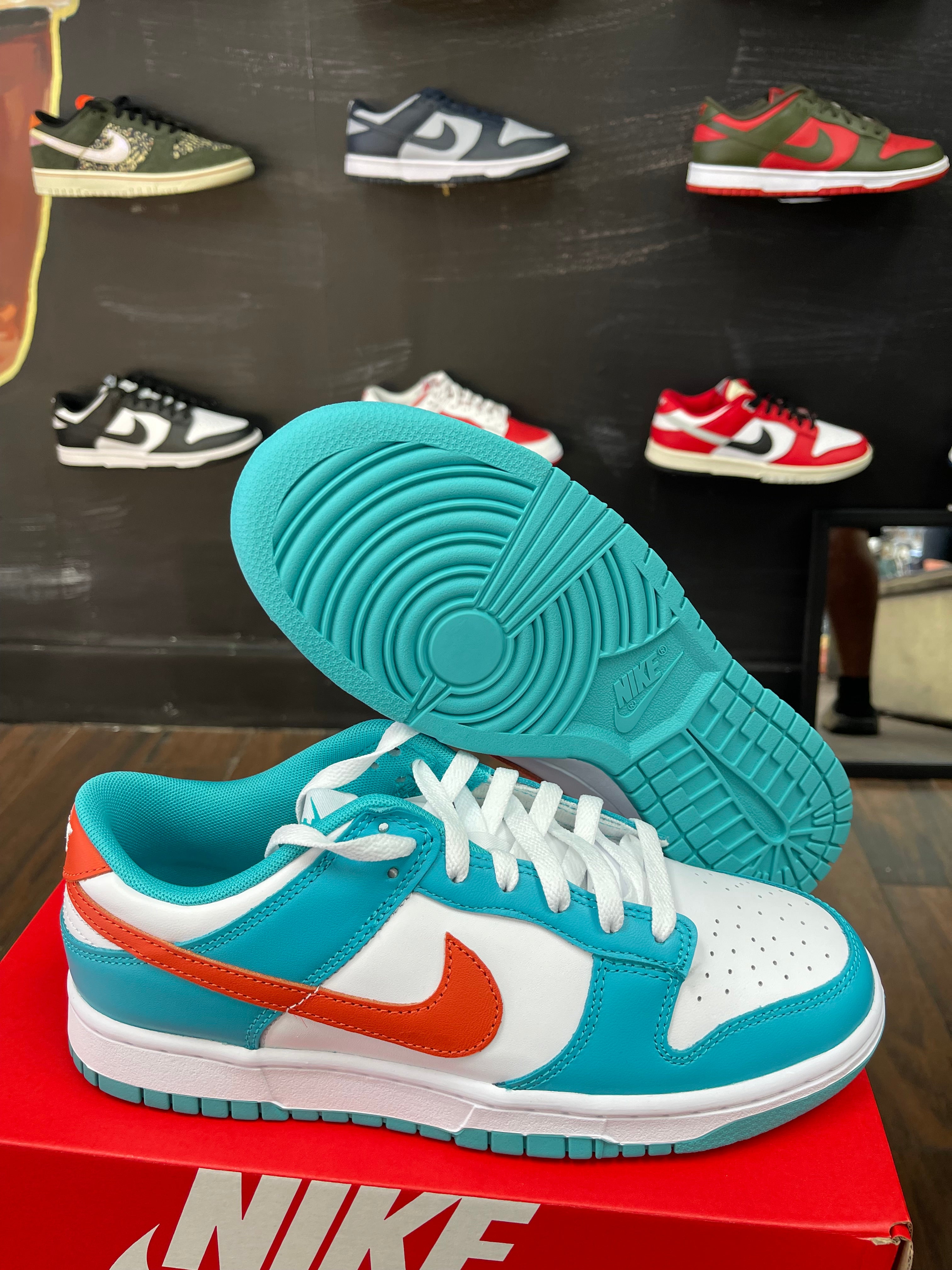 Dunk low ‘ Miami Dolphins ‘ Size 9.5